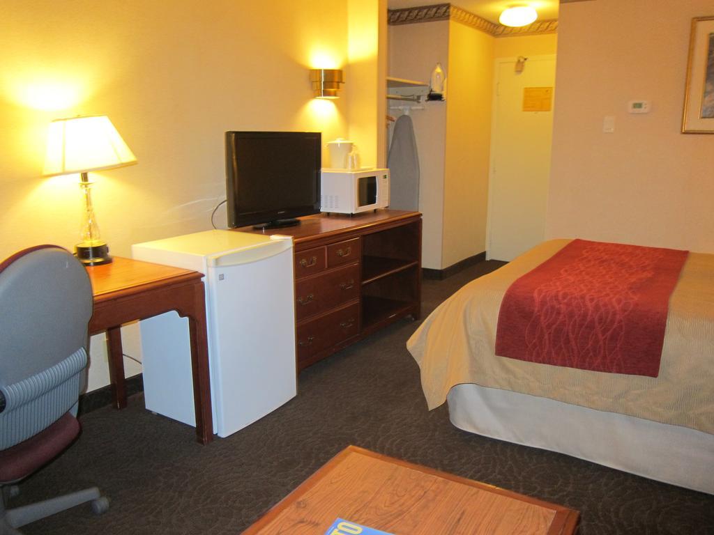 Comfort Inn Meadowvale ميسيسوجا المظهر الخارجي الصورة