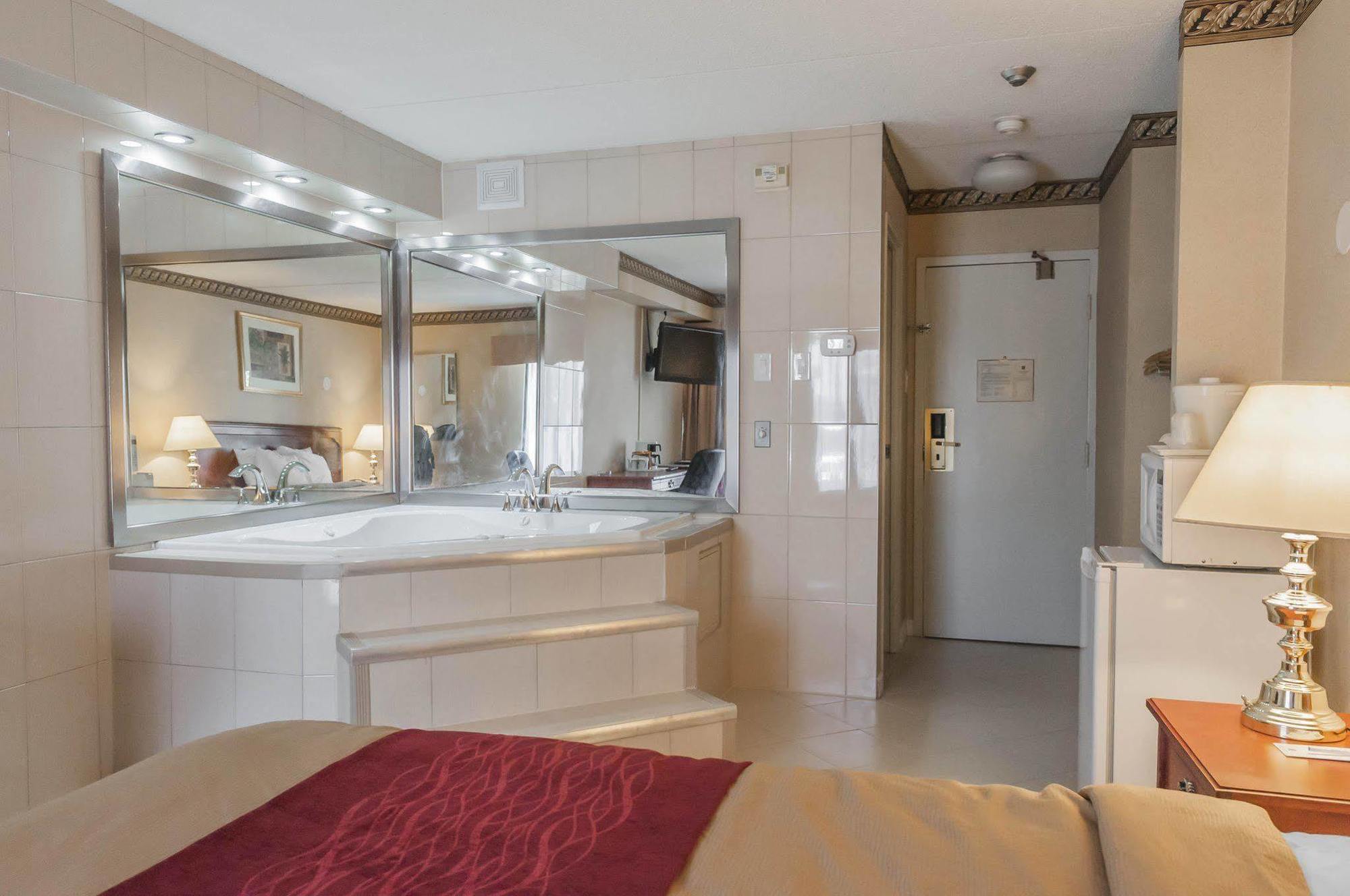 Comfort Inn Meadowvale ميسيسوجا المظهر الخارجي الصورة
